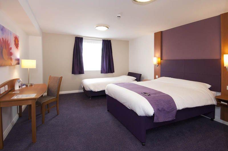 Premier Inn Glastonbury Exterior foto